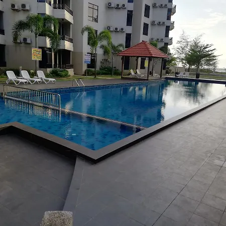 Studio At Samsuria Beach Resort Kampung Sungai Ular Exterior photo
