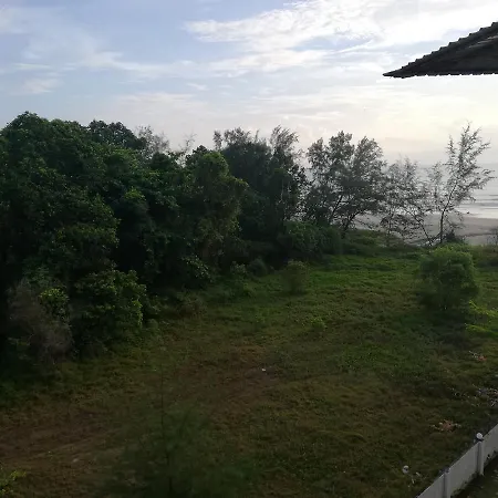 Studio At Samsuria Beach Resort Kampung Sungai Ular Exterior photo